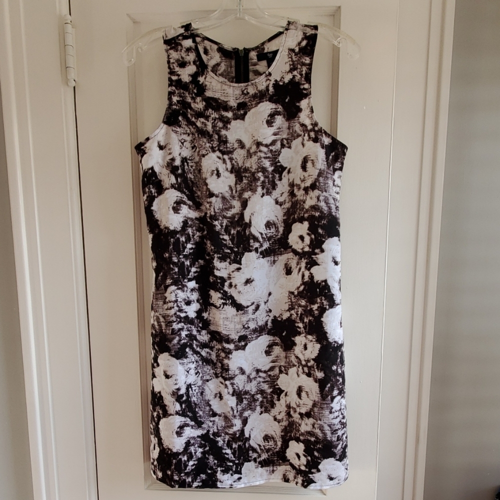 GAP Black and White Floral Sheath Dress